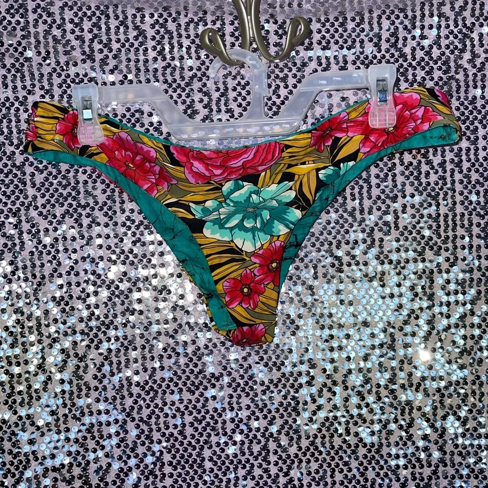 Reversible Swimsuit 🦋🐠 - Picture 6 of 8
